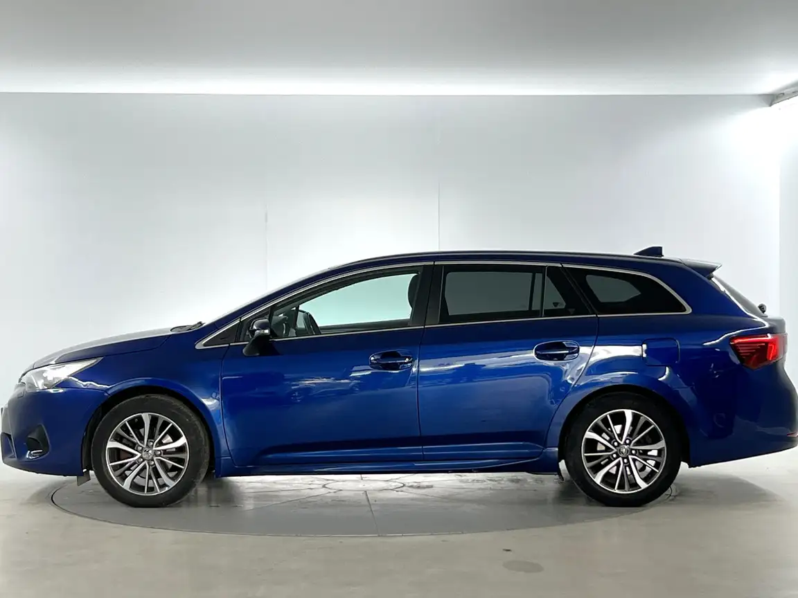 TOYOTA AVENSIS