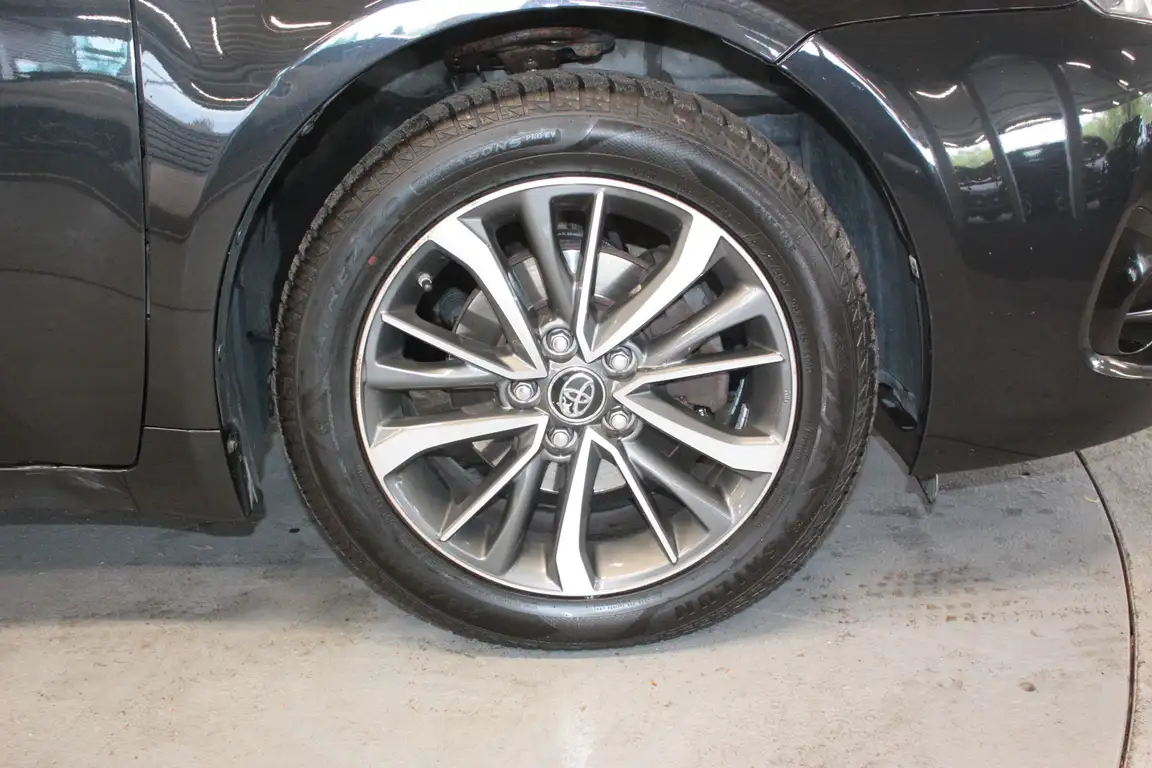 TOYOTA AVENSIS
