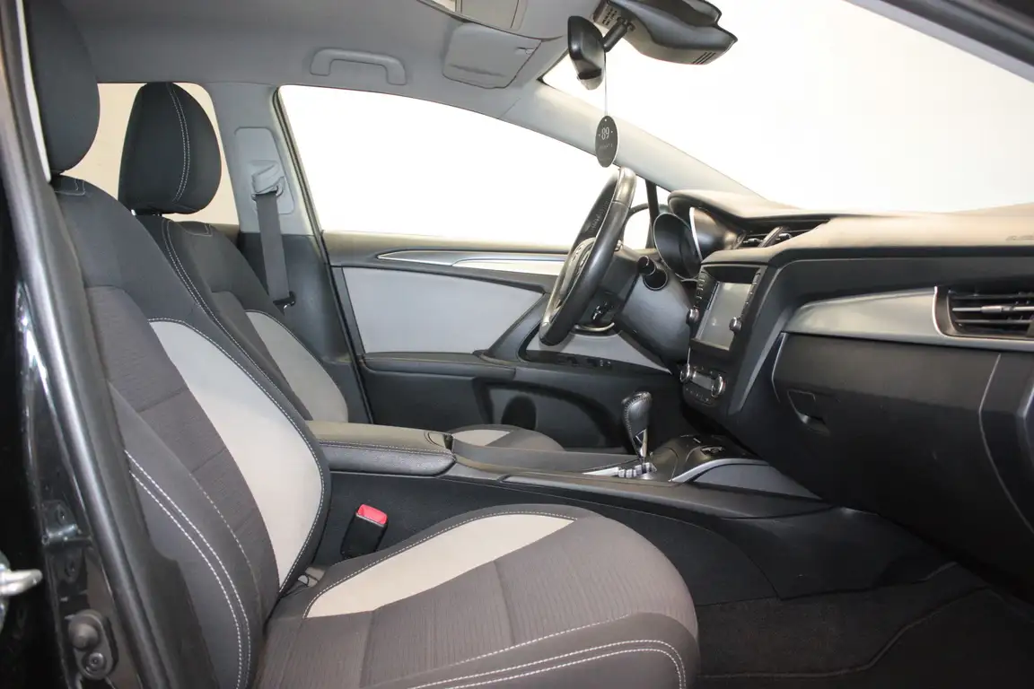 TOYOTA AVENSIS