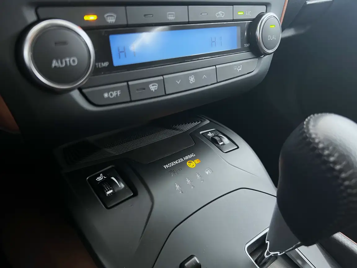 TOYOTA AVENSIS