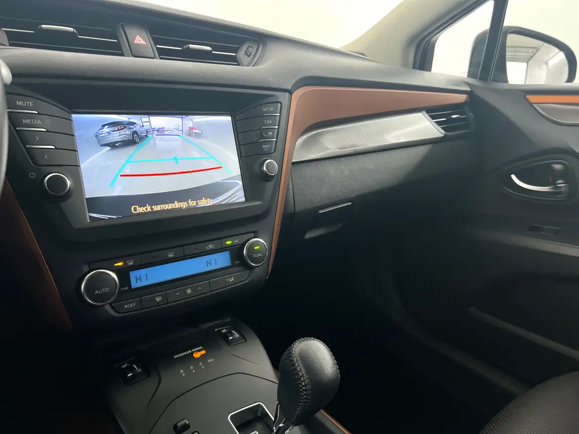 TOYOTA AVENSIS