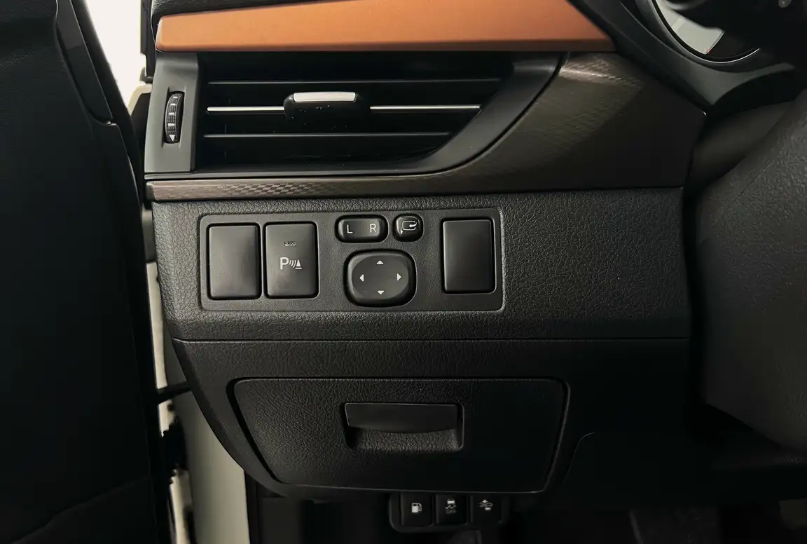 TOYOTA AVENSIS
