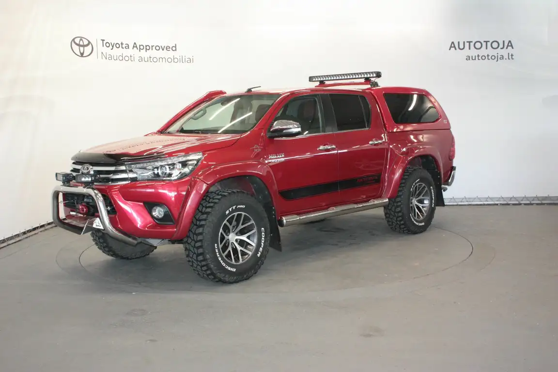 TOYOTA HILUX