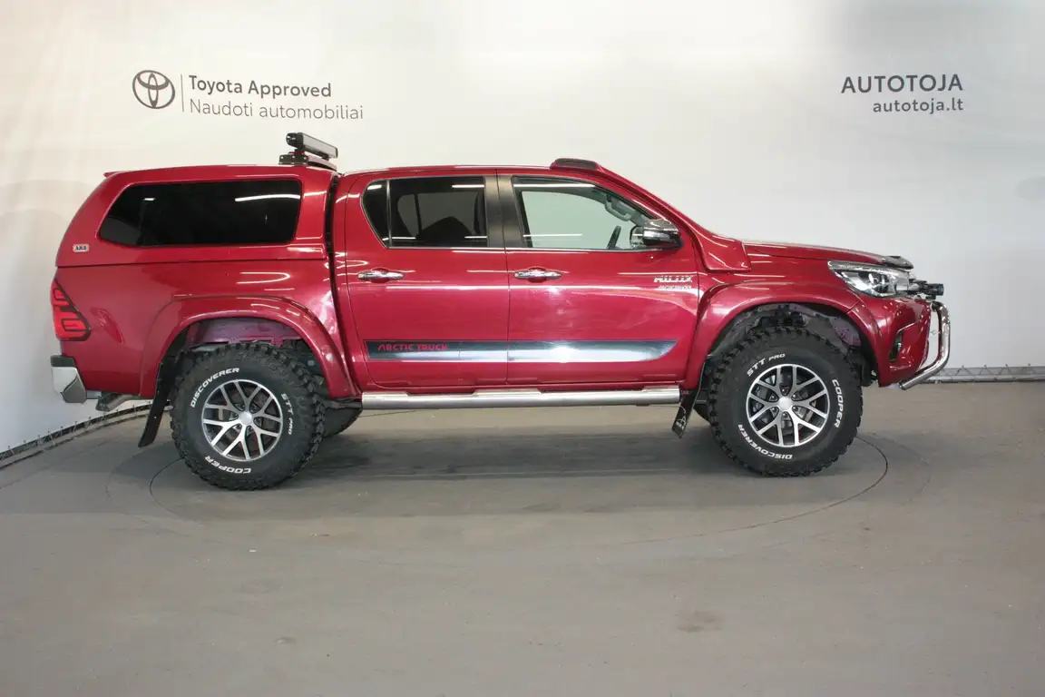 TOYOTA HILUX