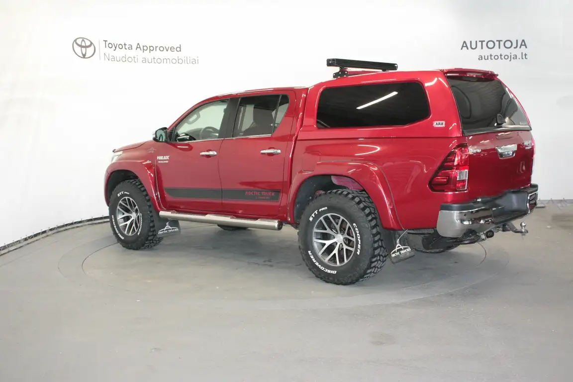 TOYOTA HILUX