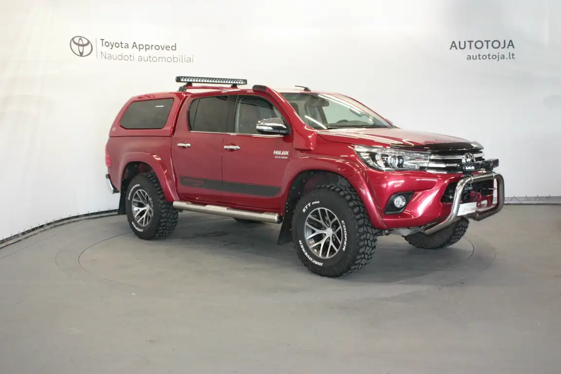 TOYOTA HILUX