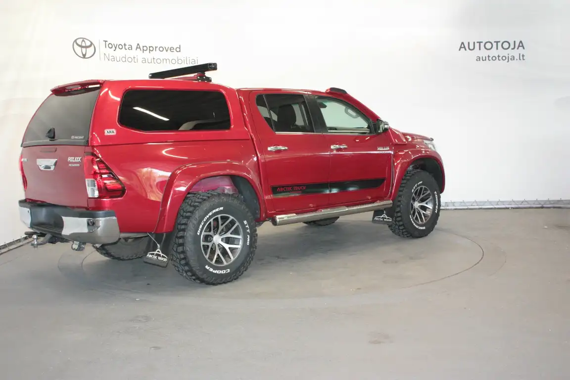 TOYOTA HILUX