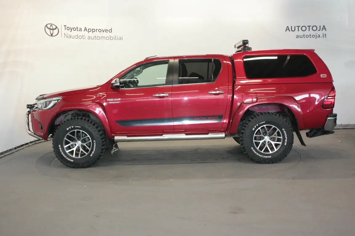 TOYOTA HILUX