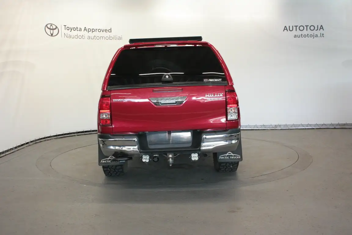 TOYOTA HILUX