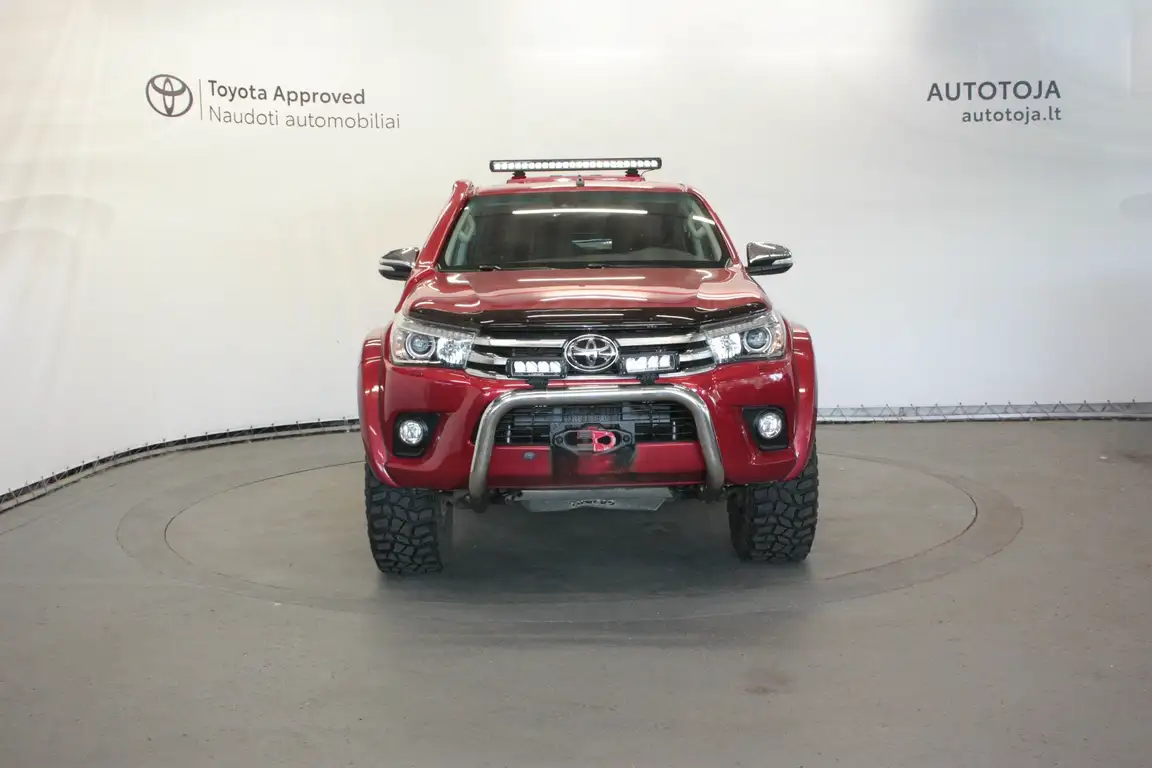 TOYOTA HILUX