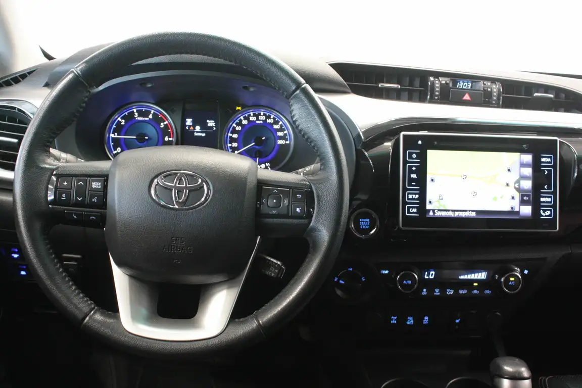 TOYOTA HILUX