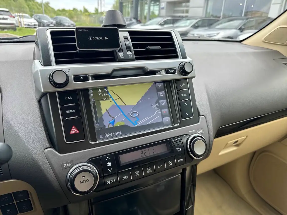 TOYOTA LAND CRUISER