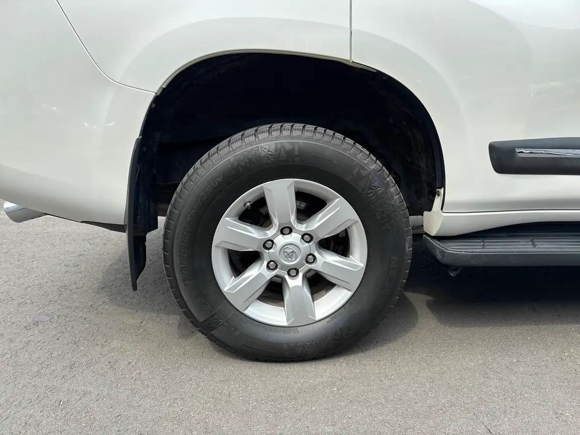 TOYOTA LAND CRUISER