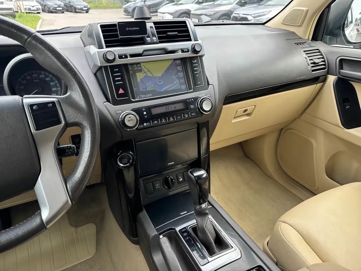 TOYOTA LAND CRUISER