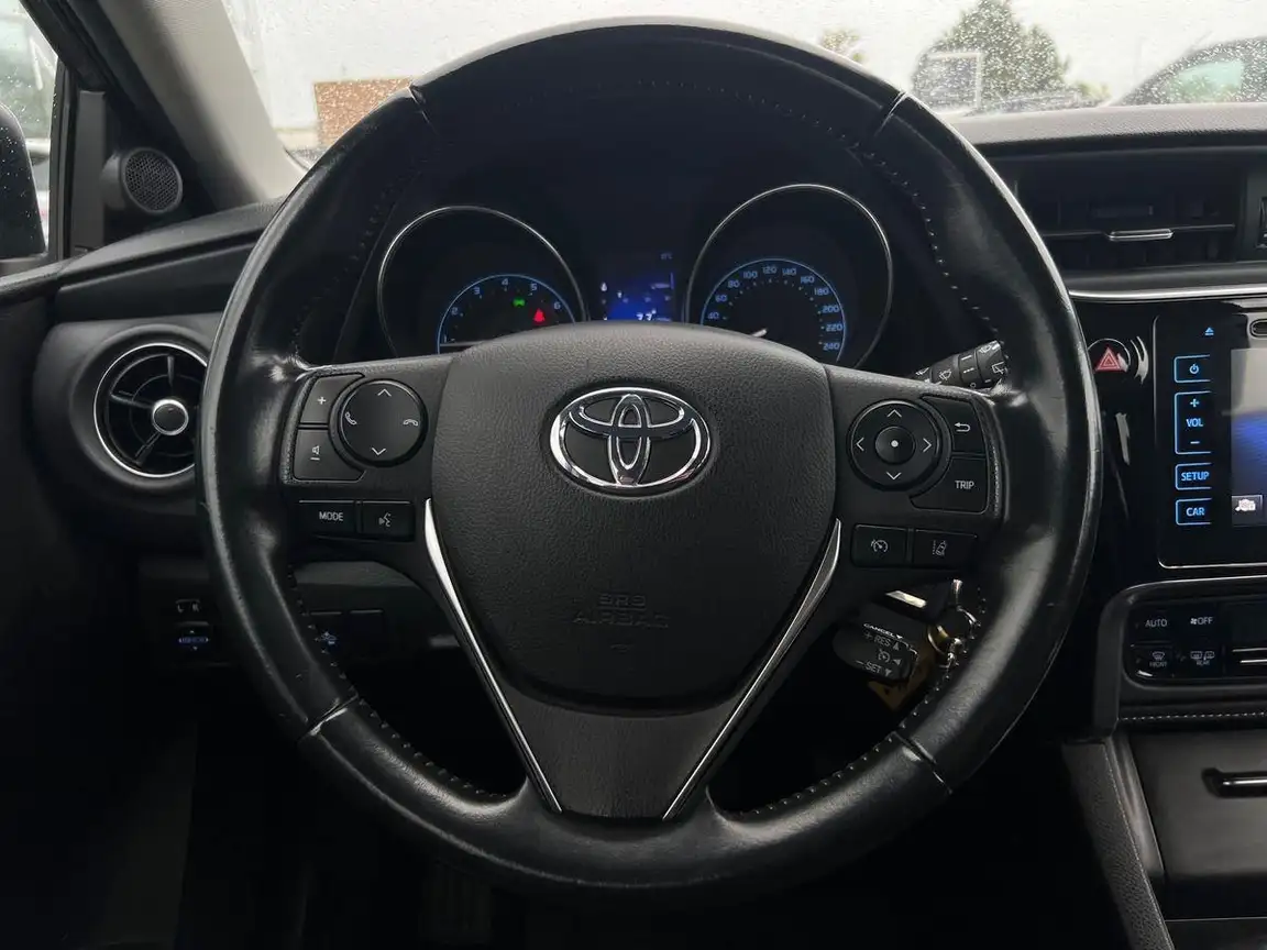 TOYOTA AURIS