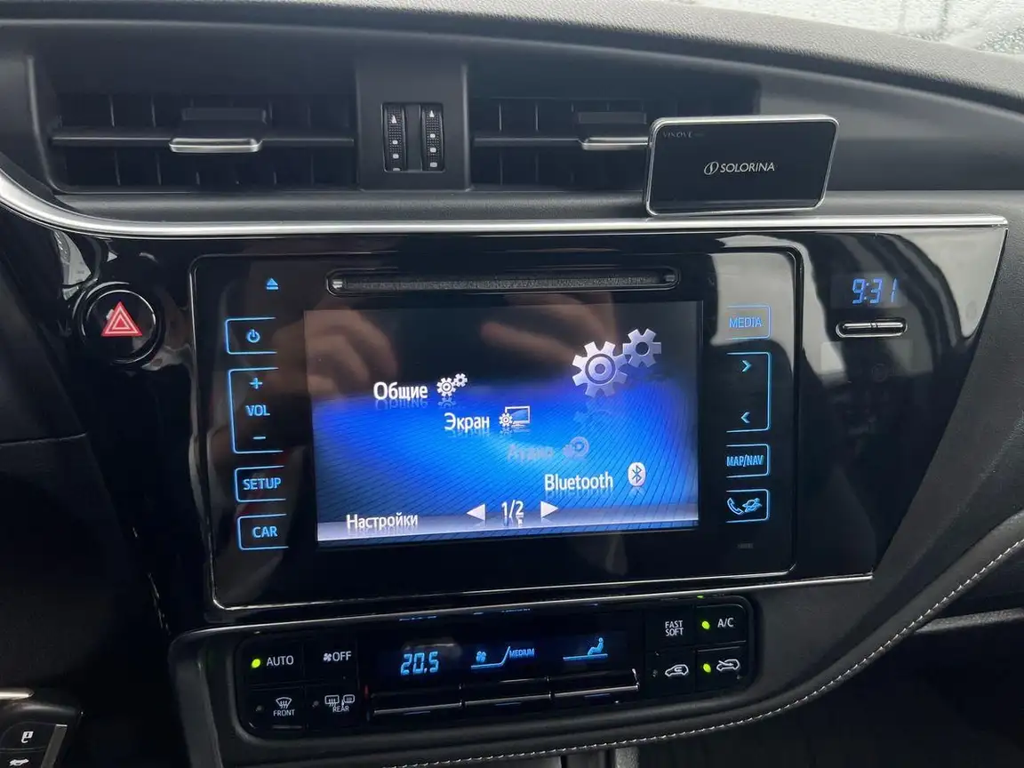 TOYOTA AURIS