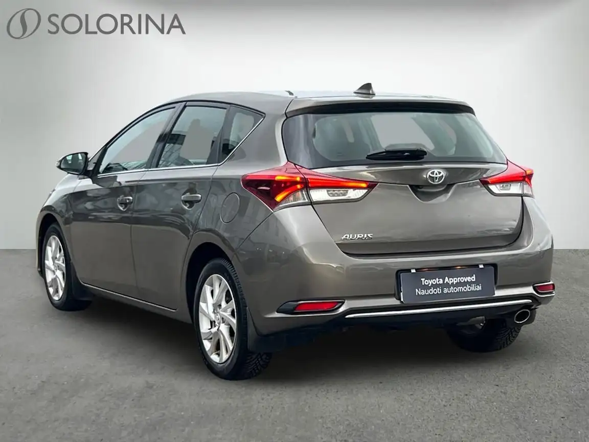 TOYOTA AURIS