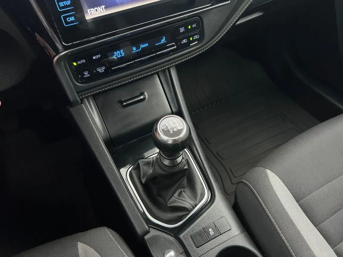 TOYOTA AURIS