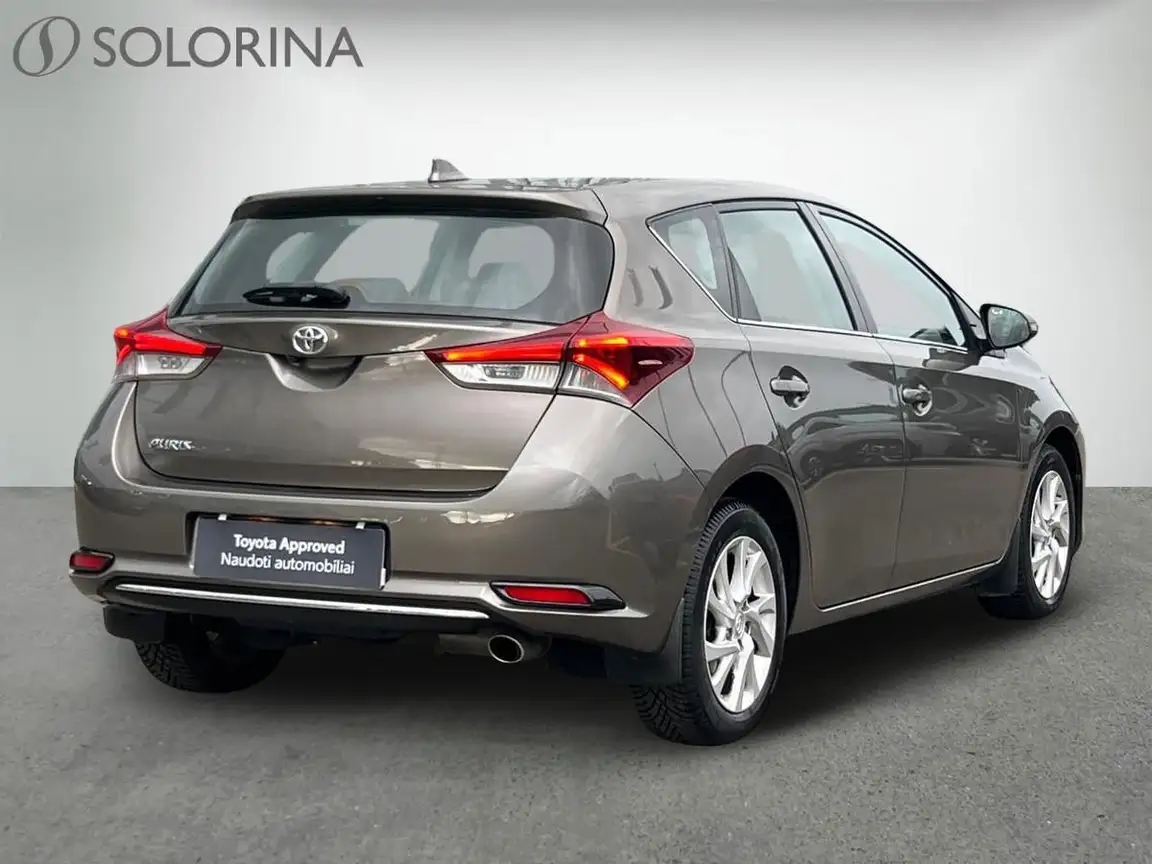 TOYOTA AURIS