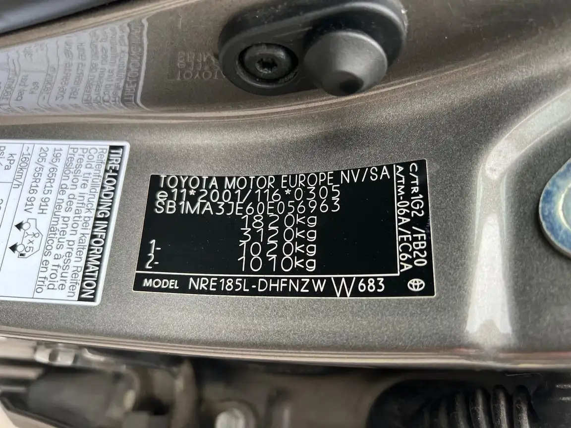 TOYOTA AURIS