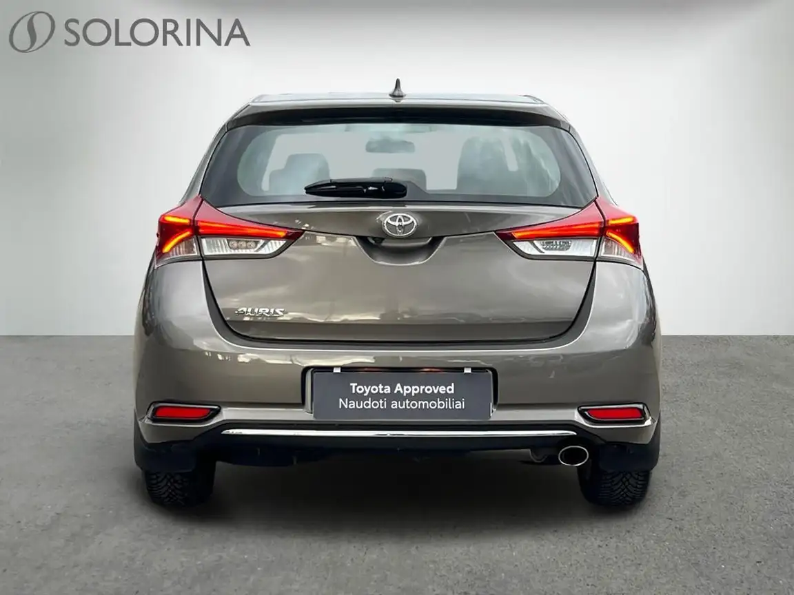 TOYOTA AURIS