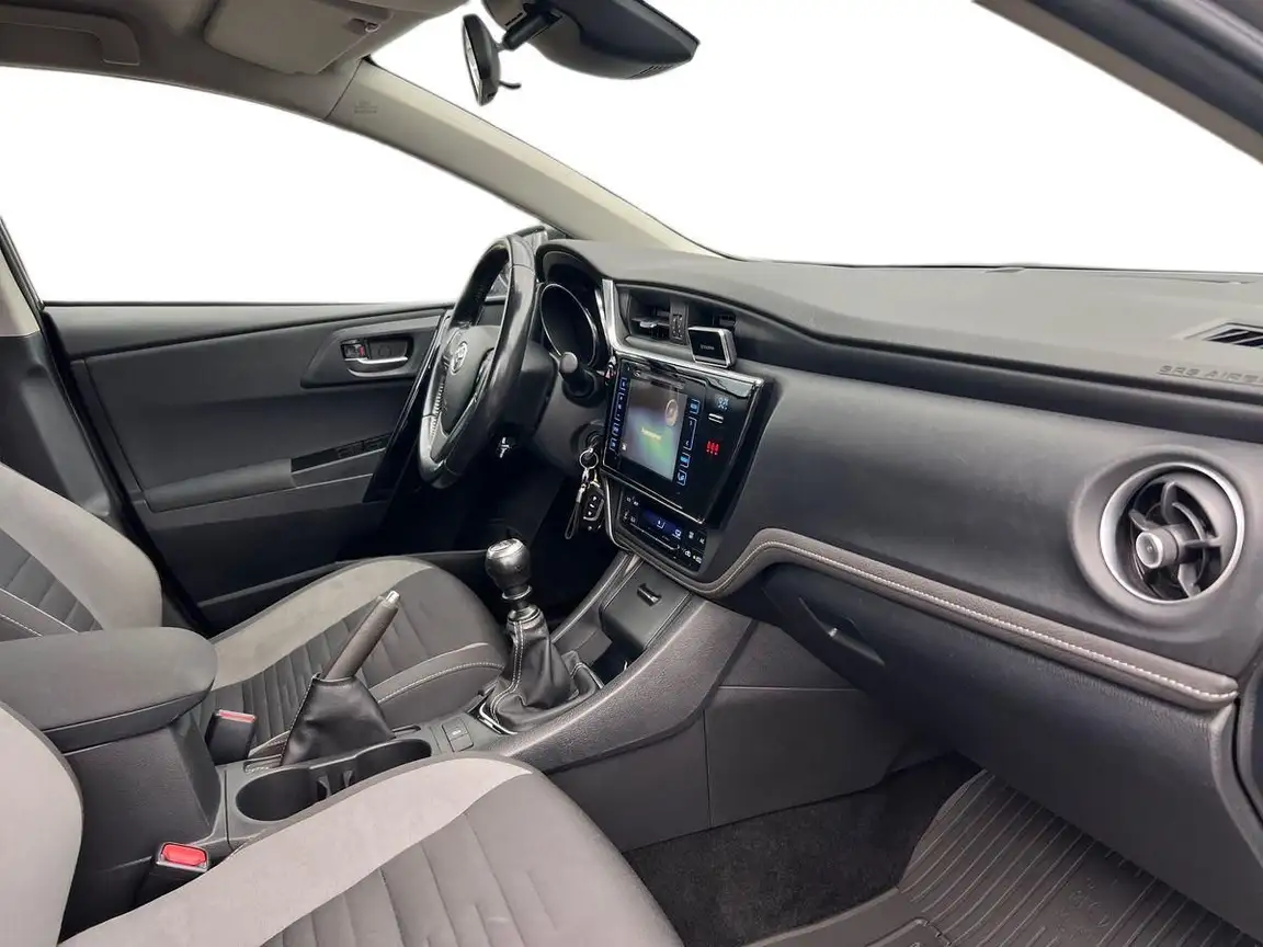 TOYOTA AURIS