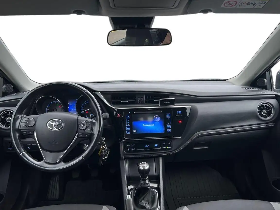 TOYOTA AURIS