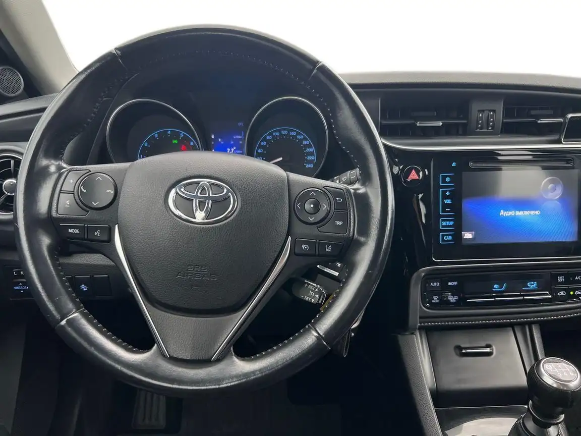 TOYOTA AURIS