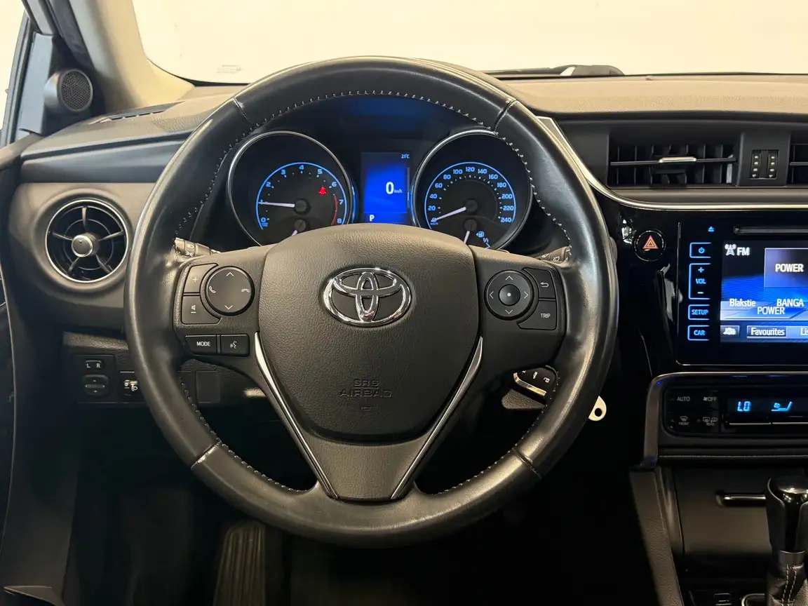 TOYOTA AURIS