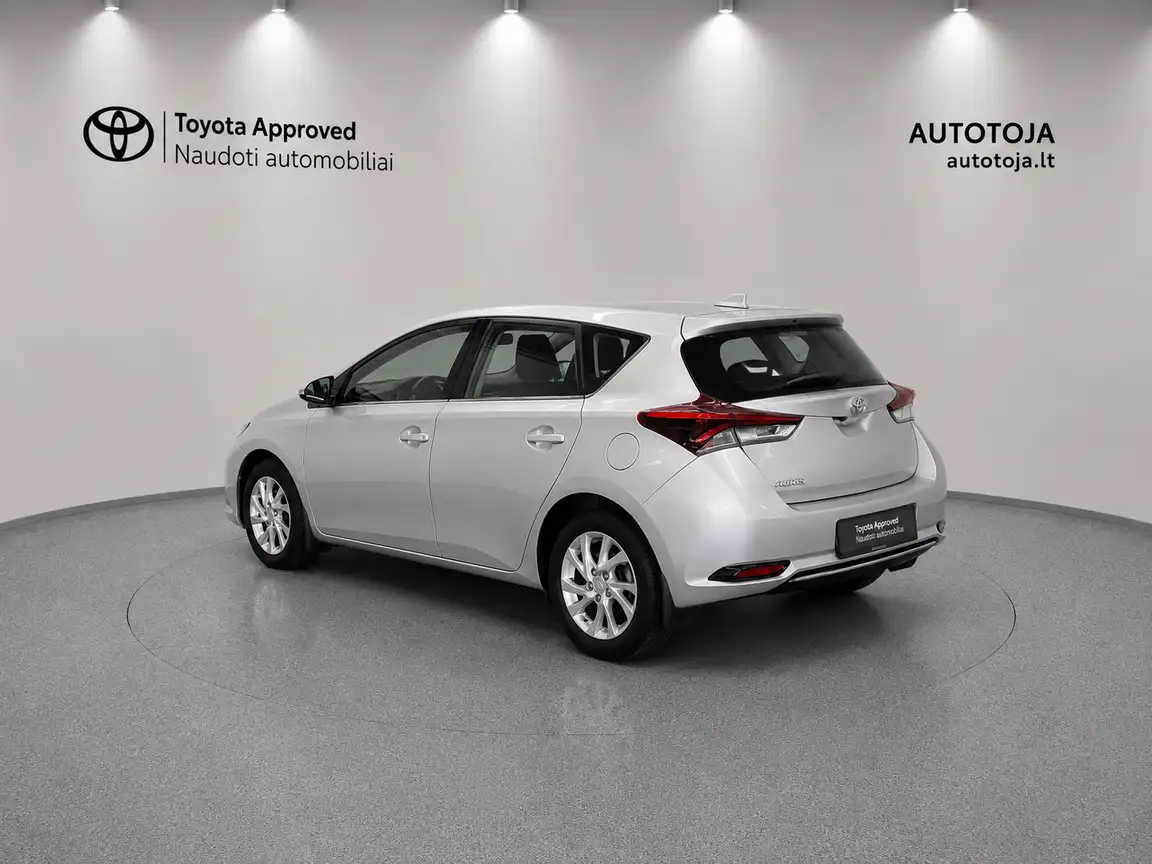 TOYOTA AURIS