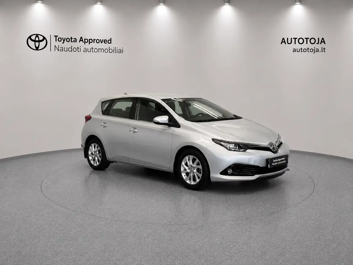 TOYOTA AURIS