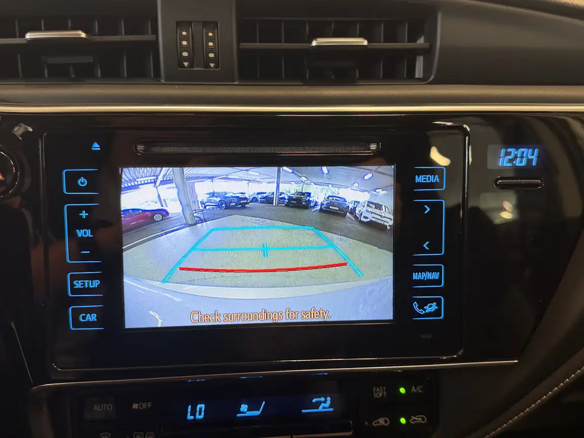 TOYOTA AURIS