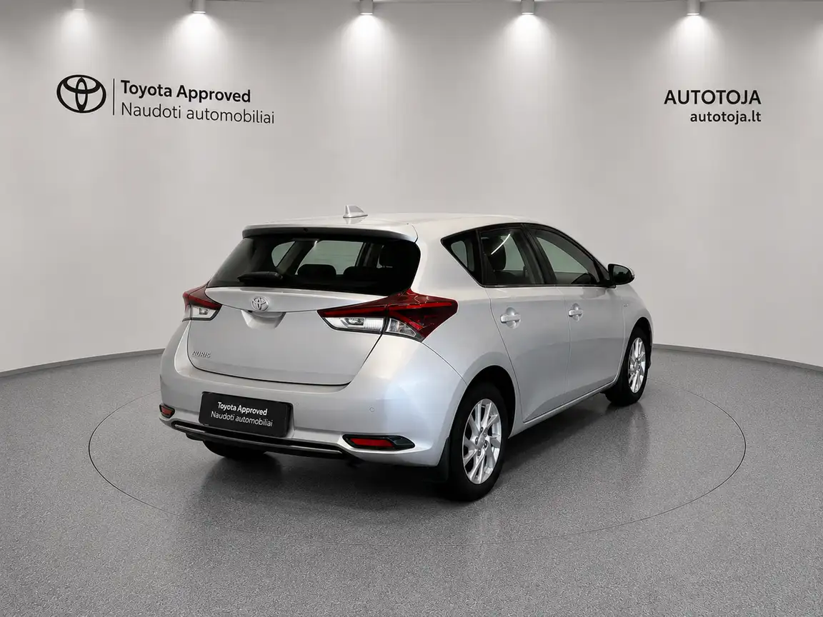 TOYOTA AURIS
