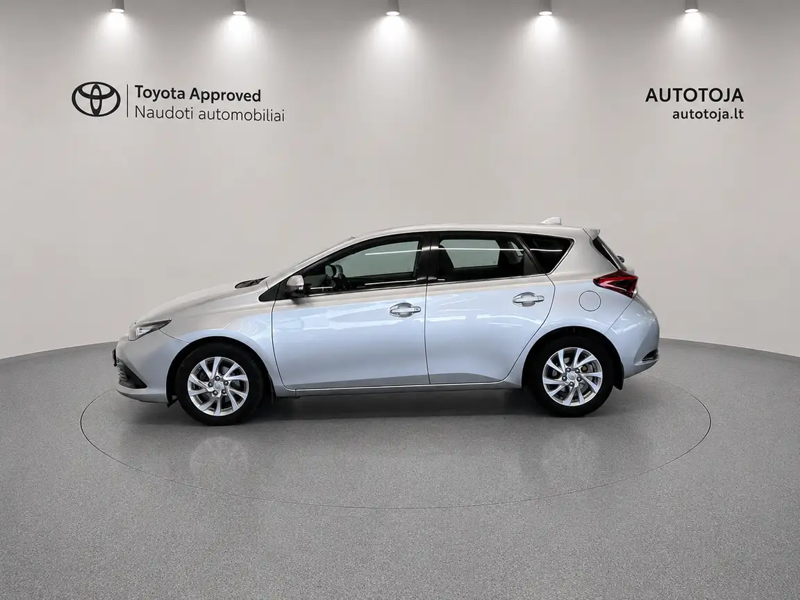 TOYOTA AURIS