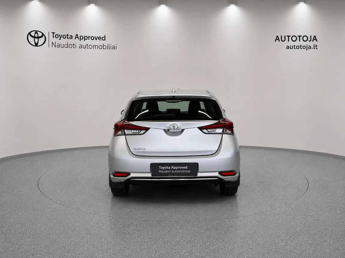 TOYOTA AURIS