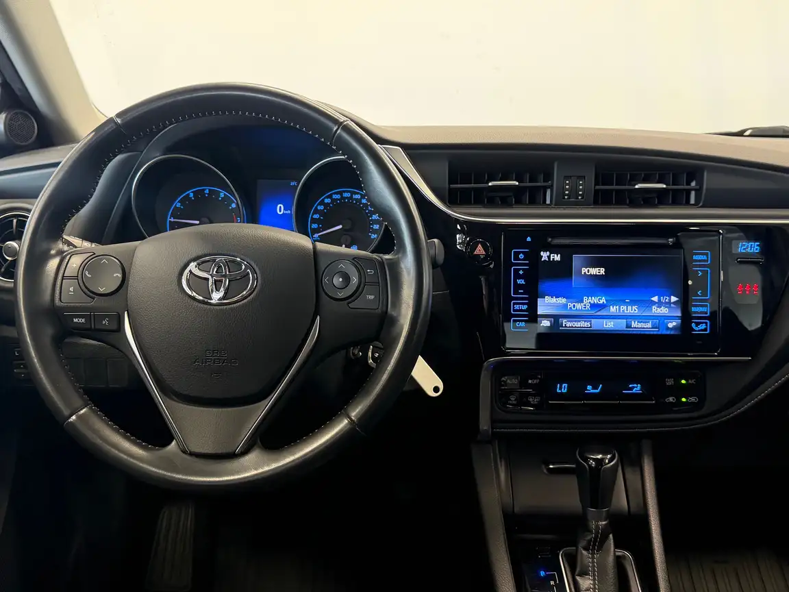 TOYOTA AURIS