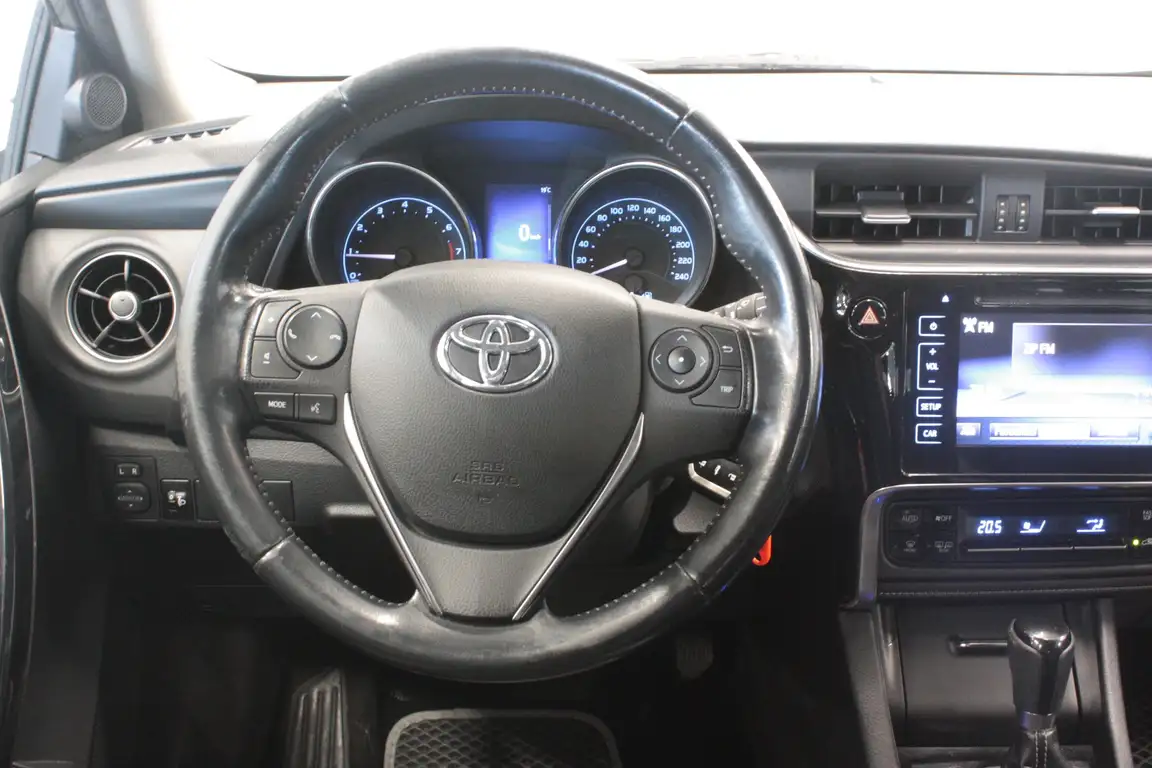 TOYOTA AURIS