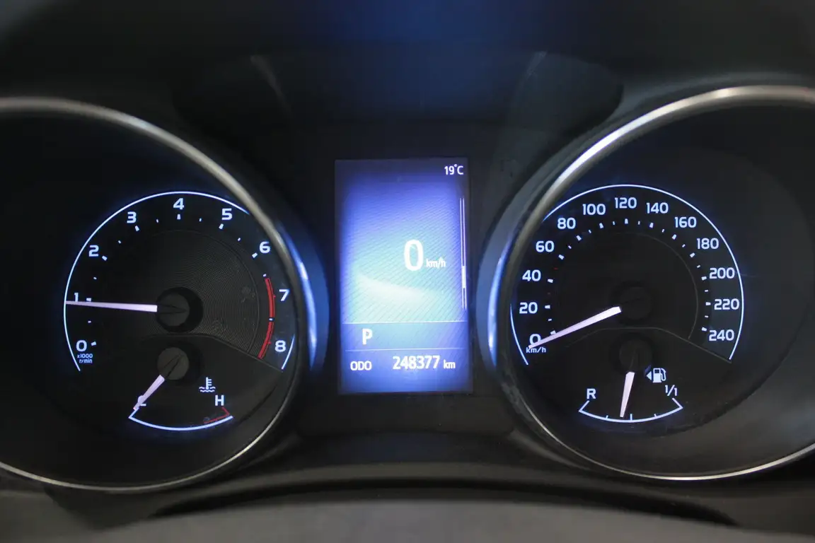 TOYOTA AURIS