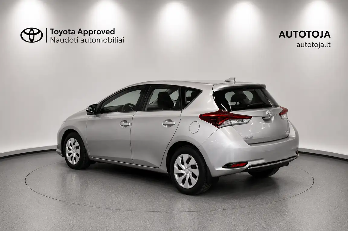TOYOTA AURIS