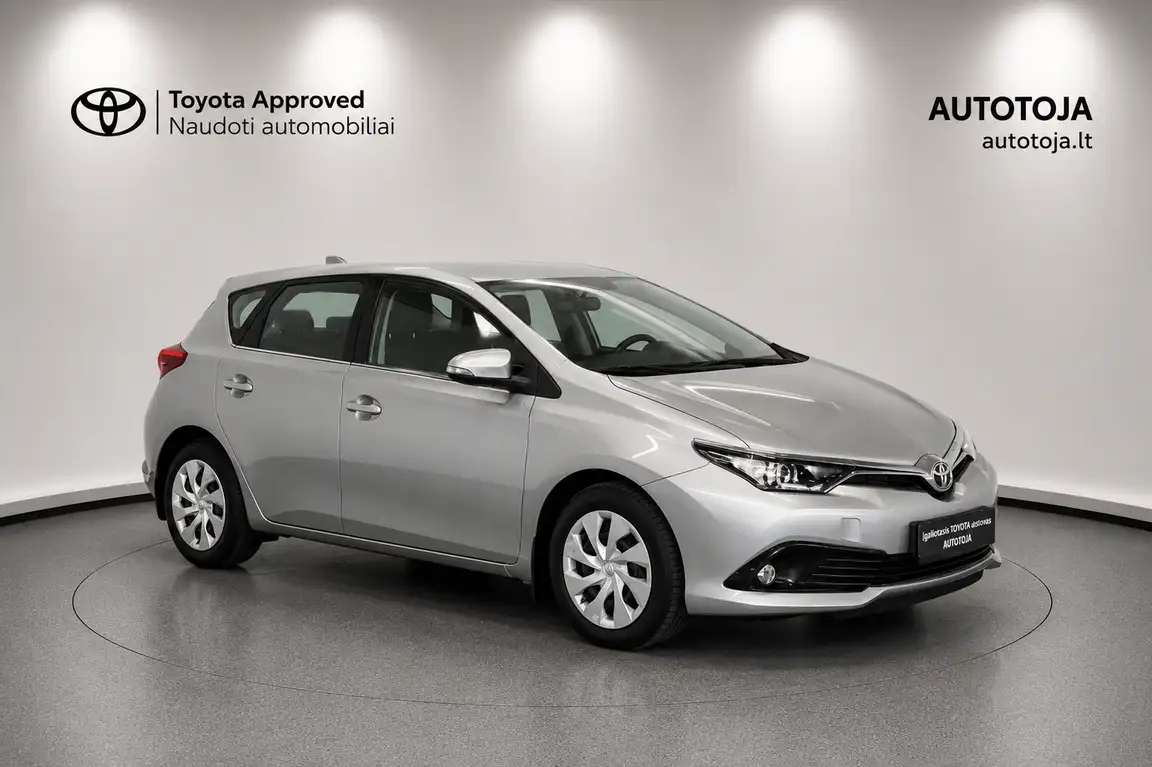 TOYOTA AURIS