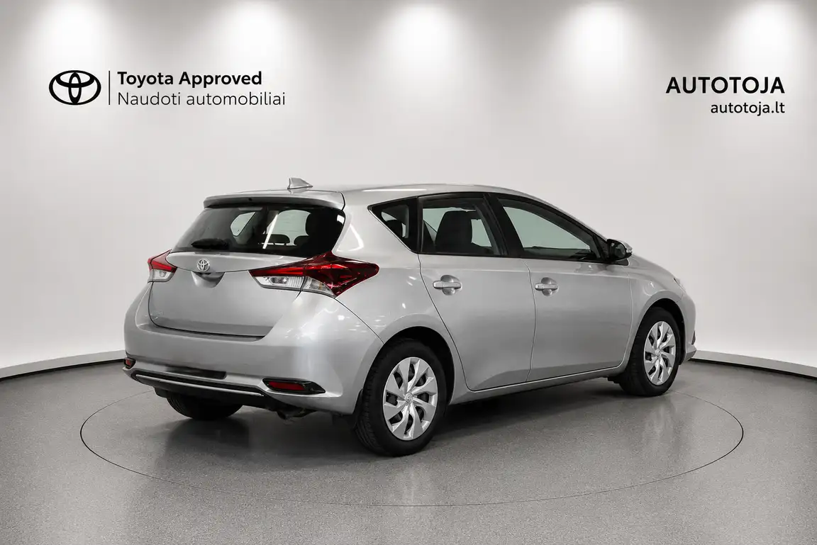 TOYOTA AURIS