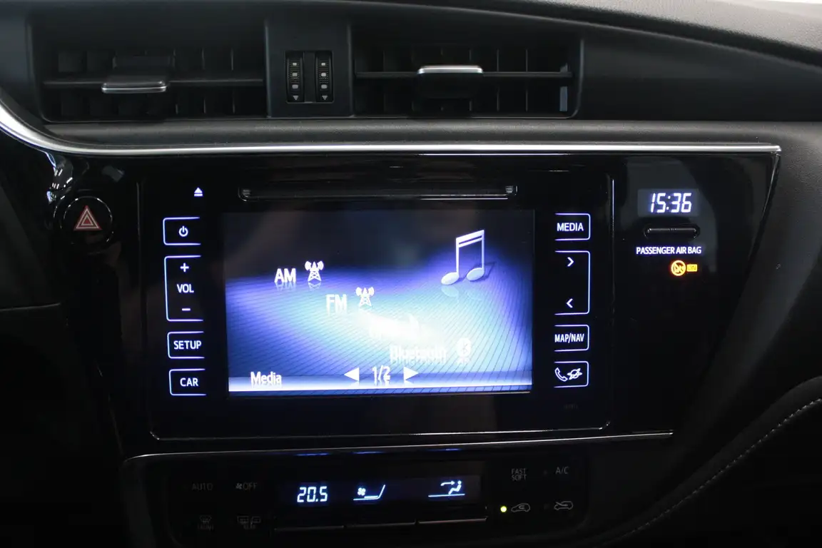 TOYOTA AURIS