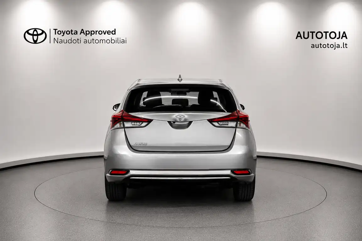 TOYOTA AURIS