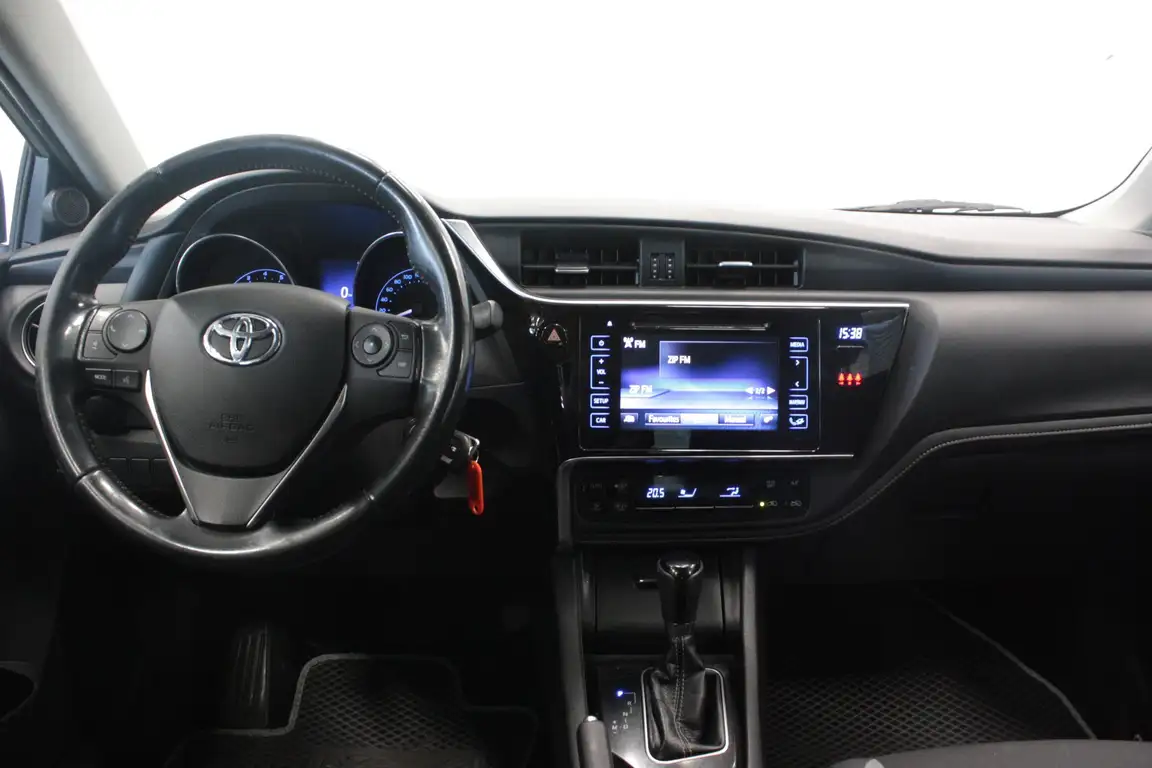 TOYOTA AURIS