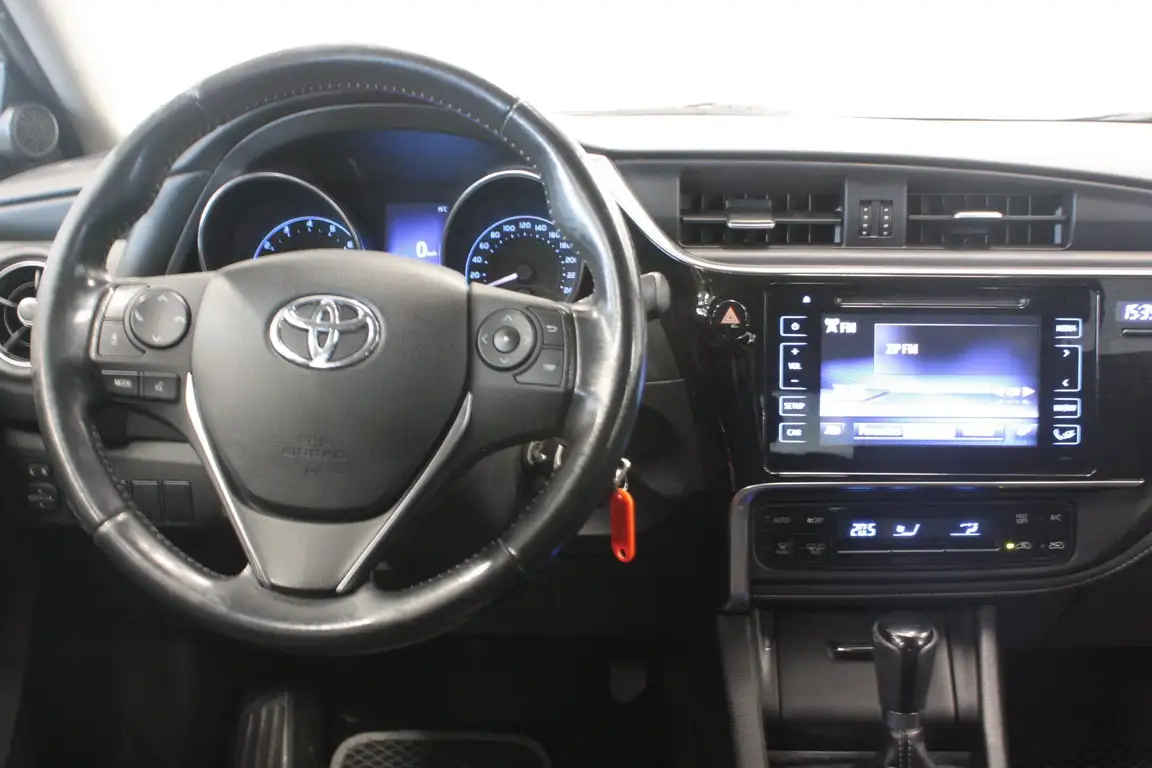 TOYOTA AURIS