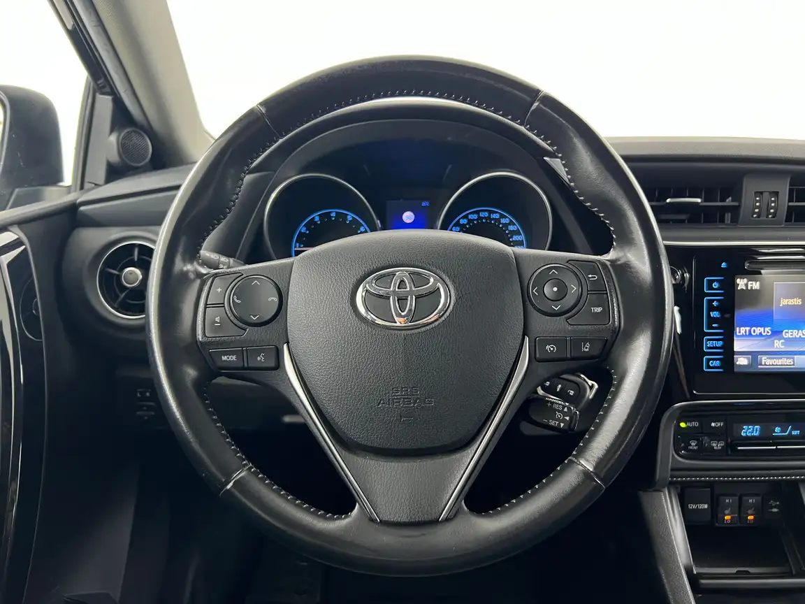 TOYOTA AURIS