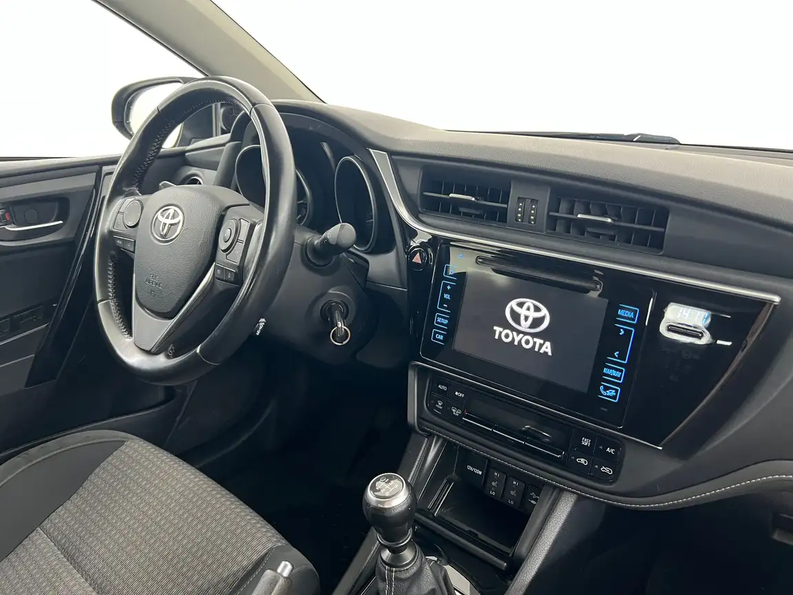 TOYOTA AURIS