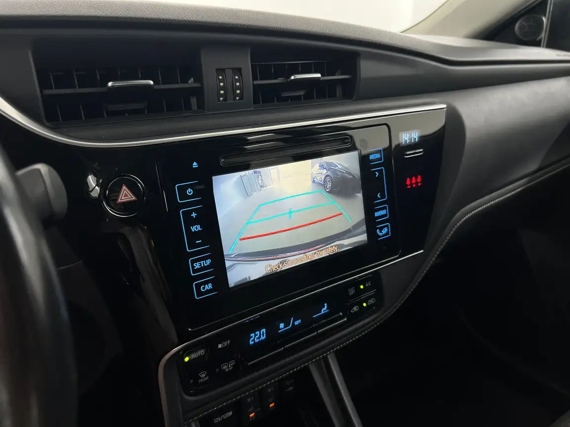 TOYOTA AURIS