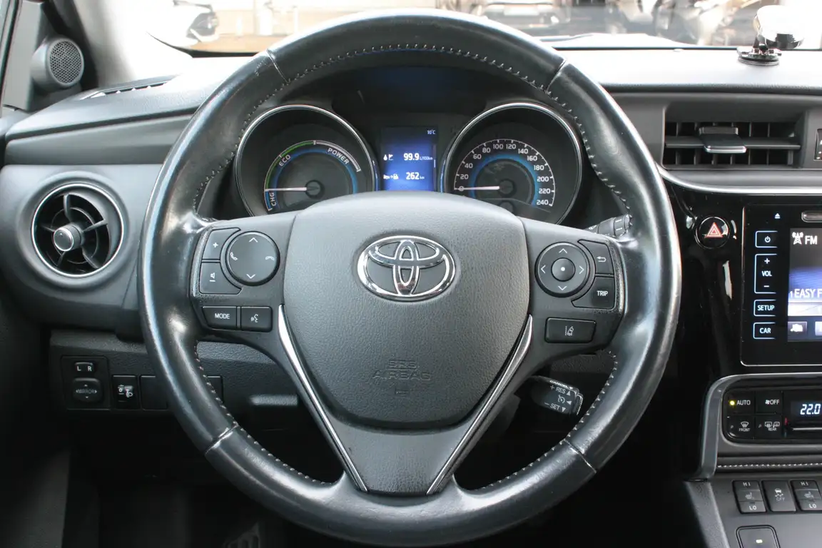 TOYOTA AURIS