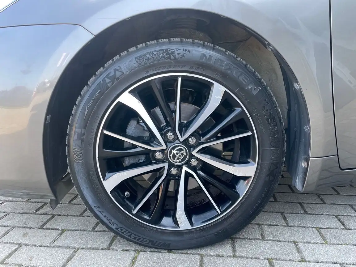 TOYOTA AVENSIS